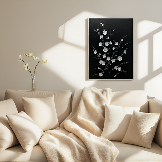 Fleurs d'argent contre la nuit : une danse florale délicate 